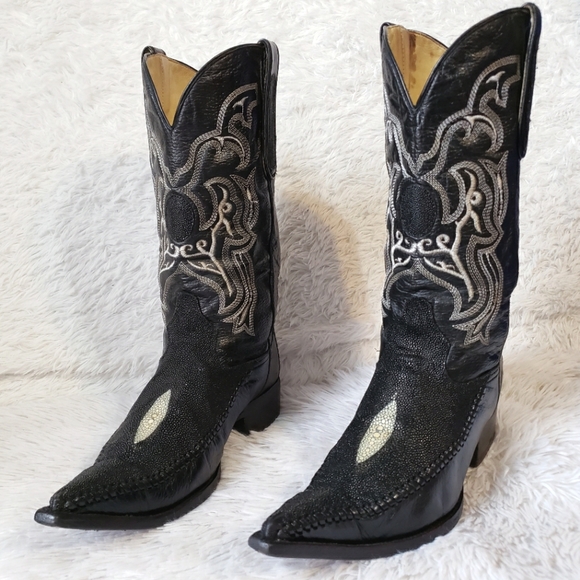 Vintage Shoes - Pointed Toe Black Stingray Witchy Western Boots Vintage Cowboy Boots
